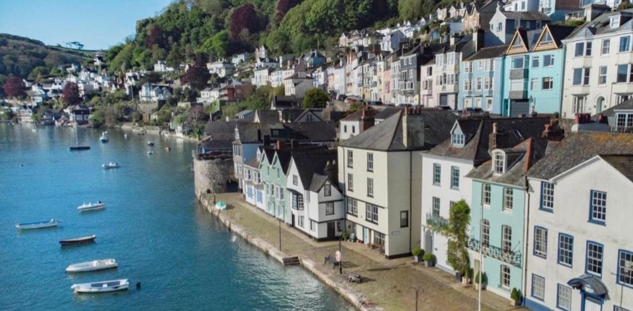 Nancie'S Place - Dartmouth Town Center With Private Parking - A Traditional Georgian Private Duplex Apartment - Beautifully Refurbished - Two Bedrooms, Bathroom, Kitchen And Lounge Diner 外观 照片