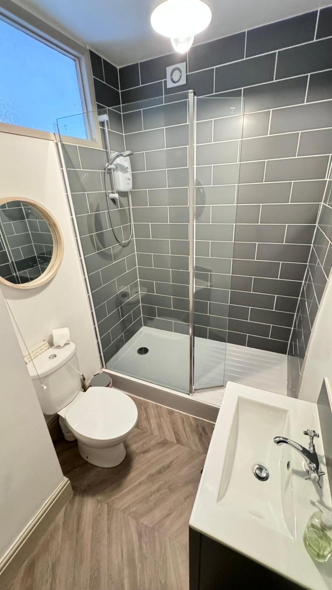 Nancie'S Place - Dartmouth Town Center With Private Parking - A Traditional Georgian Private Duplex Apartment - Beautifully Refurbished - Two Bedrooms, Bathroom, Kitchen And Lounge Diner 外观 照片
