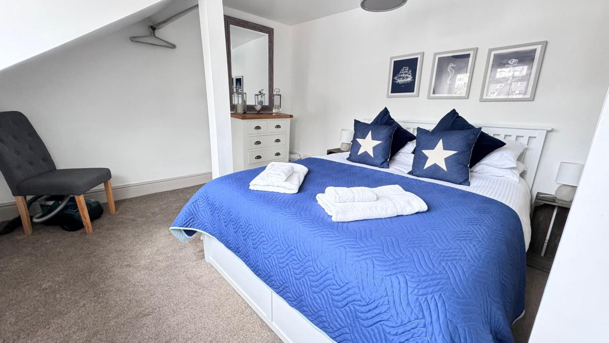 Nancie'S Place - Dartmouth Town Center With Private Parking - A Traditional Georgian Private Duplex Apartment - Beautifully Refurbished - Two Bedrooms, Bathroom, Kitchen And Lounge Diner 外观 照片
