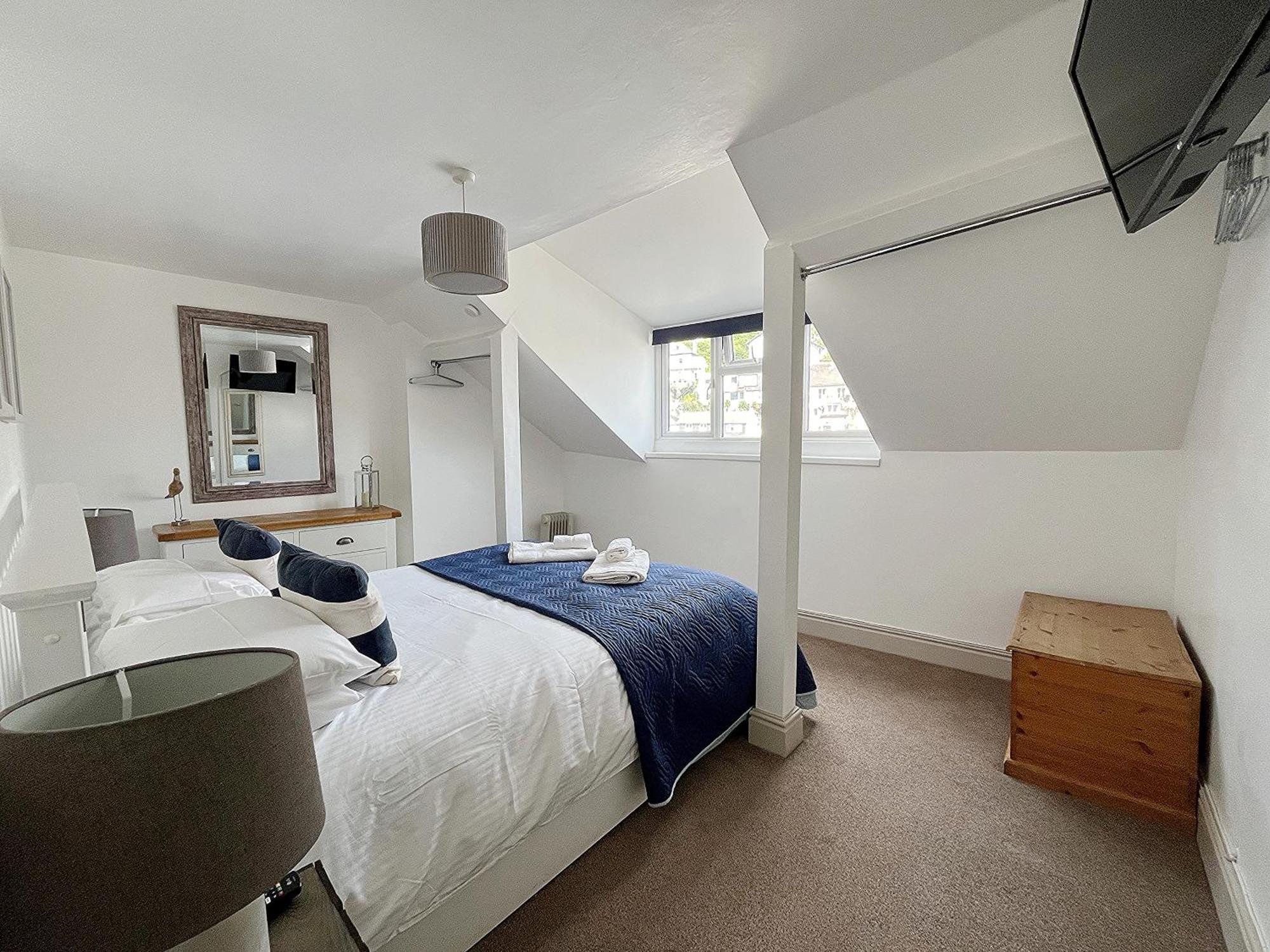 Nancie'S Place - Dartmouth Town Center With Private Parking - A Traditional Georgian Private Duplex Apartment - Beautifully Refurbished - Two Bedrooms, Bathroom, Kitchen And Lounge Diner 外观 照片