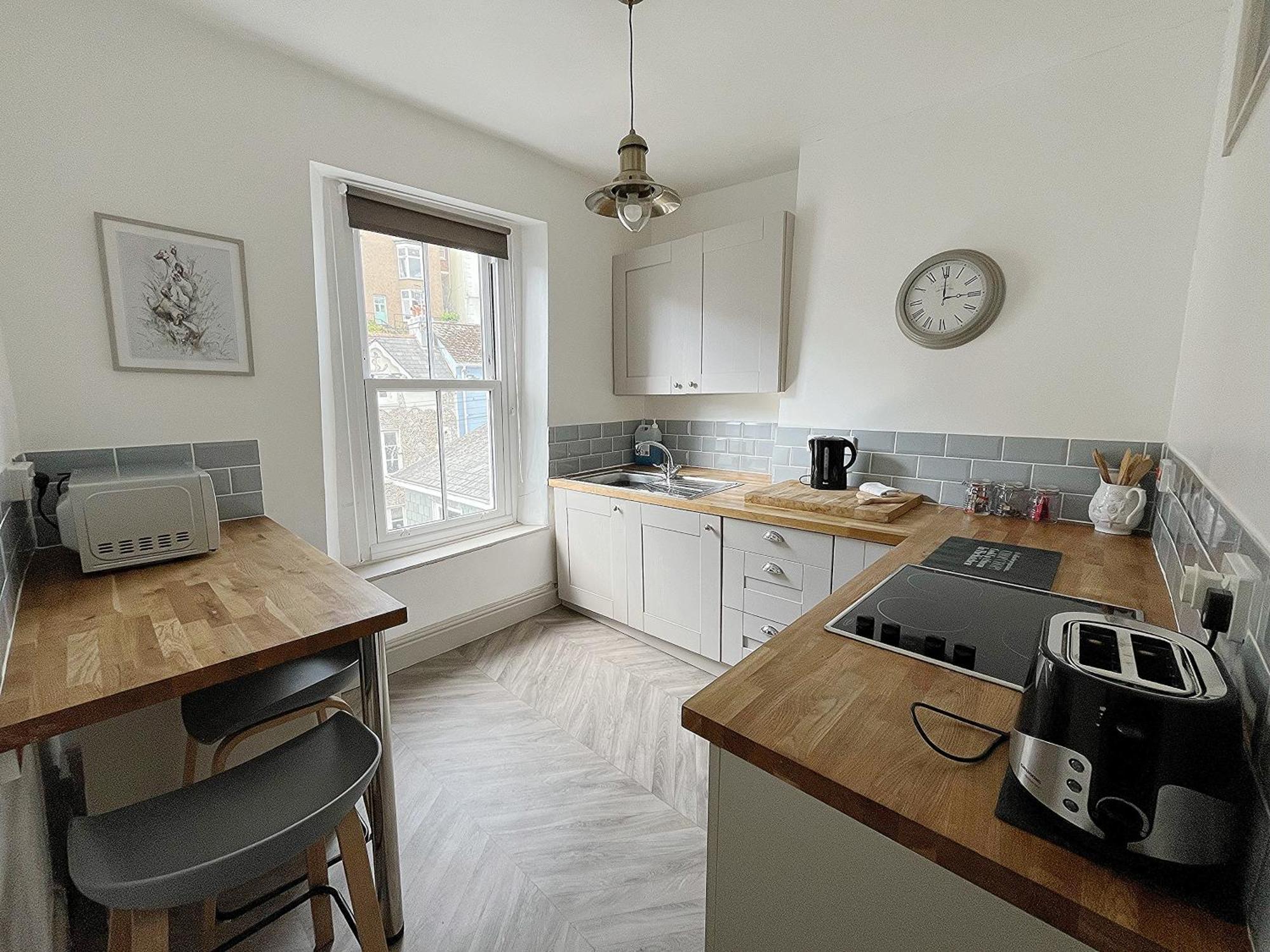 Nancie'S Place - Dartmouth Town Center With Private Parking - A Traditional Georgian Private Duplex Apartment - Beautifully Refurbished - Two Bedrooms, Bathroom, Kitchen And Lounge Diner 外观 照片