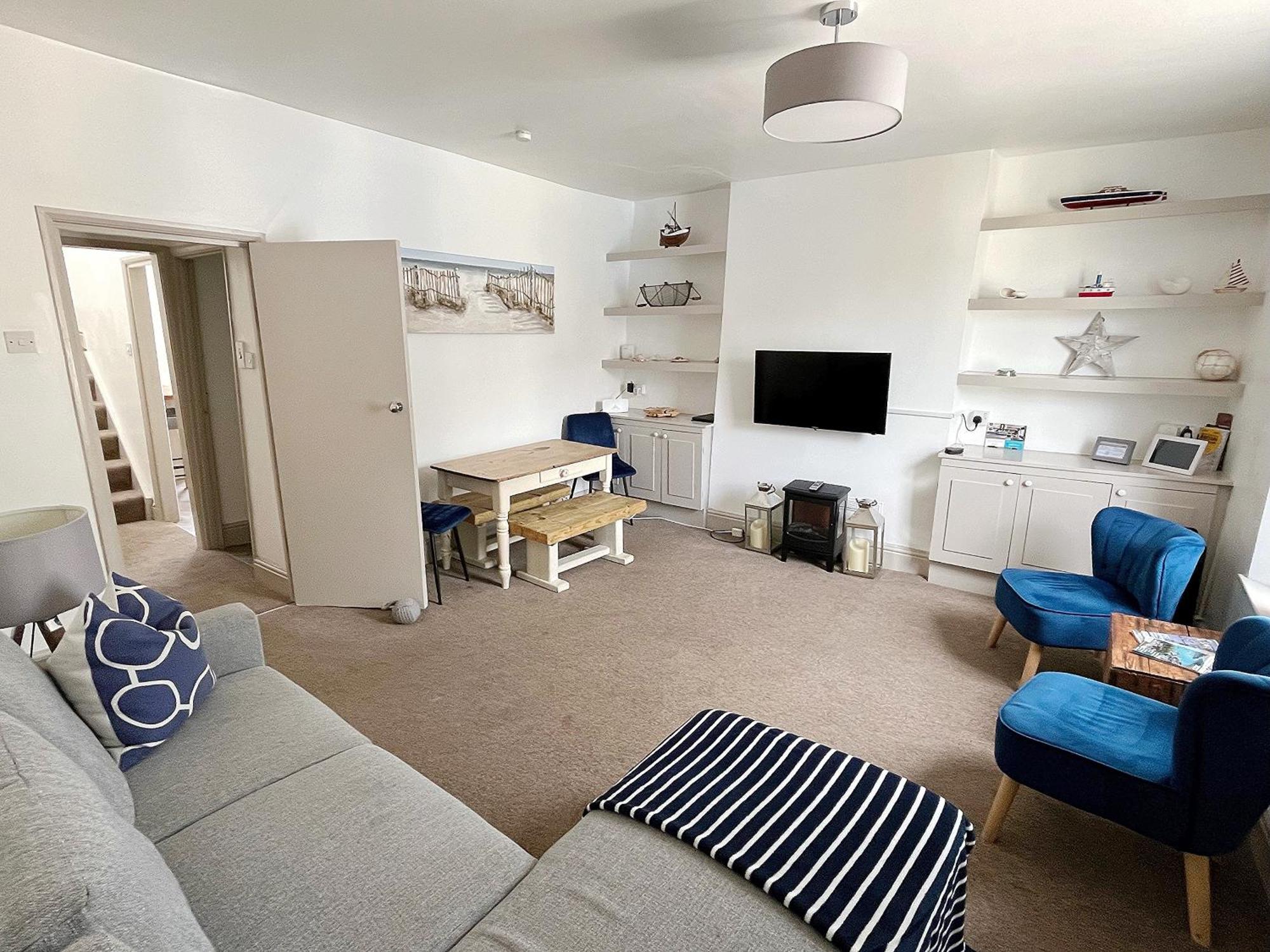 Nancie'S Place - Dartmouth Town Center With Private Parking - A Traditional Georgian Private Duplex Apartment - Beautifully Refurbished - Two Bedrooms, Bathroom, Kitchen And Lounge Diner 外观 照片