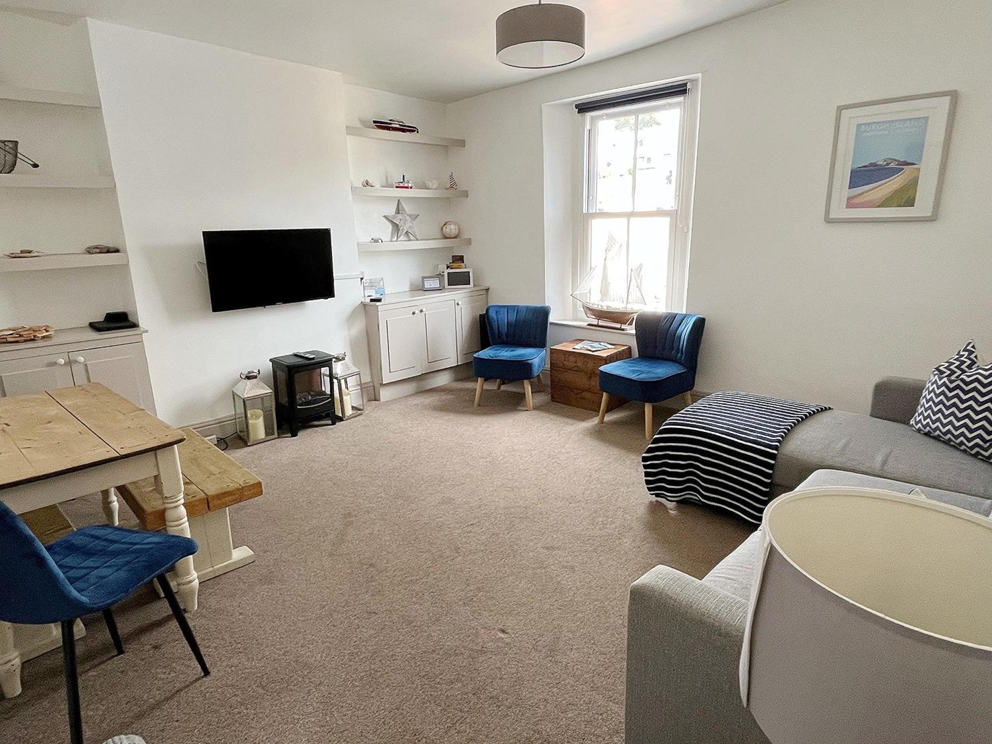 Nancie'S Place - Dartmouth Town Center With Private Parking - A Traditional Georgian Private Duplex Apartment - Beautifully Refurbished - Two Bedrooms, Bathroom, Kitchen And Lounge Diner 外观 照片