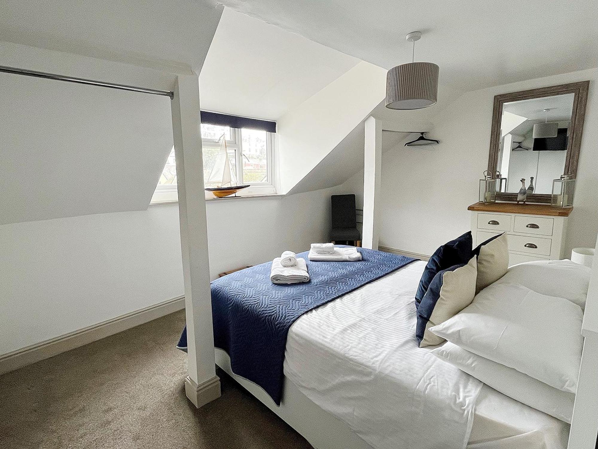 Nancie'S Place - Dartmouth Town Center With Private Parking - A Traditional Georgian Private Duplex Apartment - Beautifully Refurbished - Two Bedrooms, Bathroom, Kitchen And Lounge Diner 外观 照片