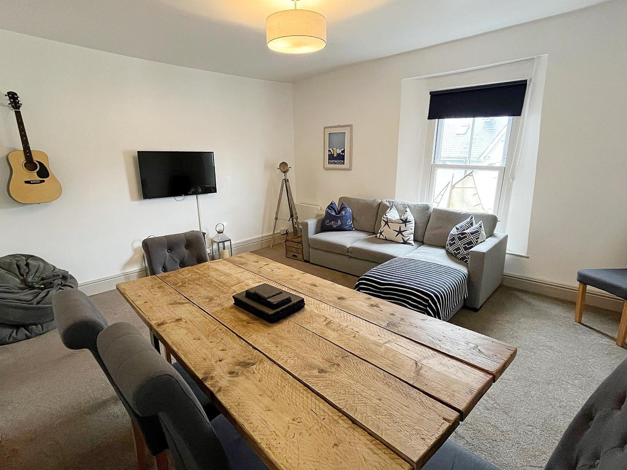 Nancie'S Place - Dartmouth Town Center With Private Parking - A Traditional Georgian Private Duplex Apartment - Beautifully Refurbished - Two Bedrooms, Bathroom, Kitchen And Lounge Diner 外观 照片