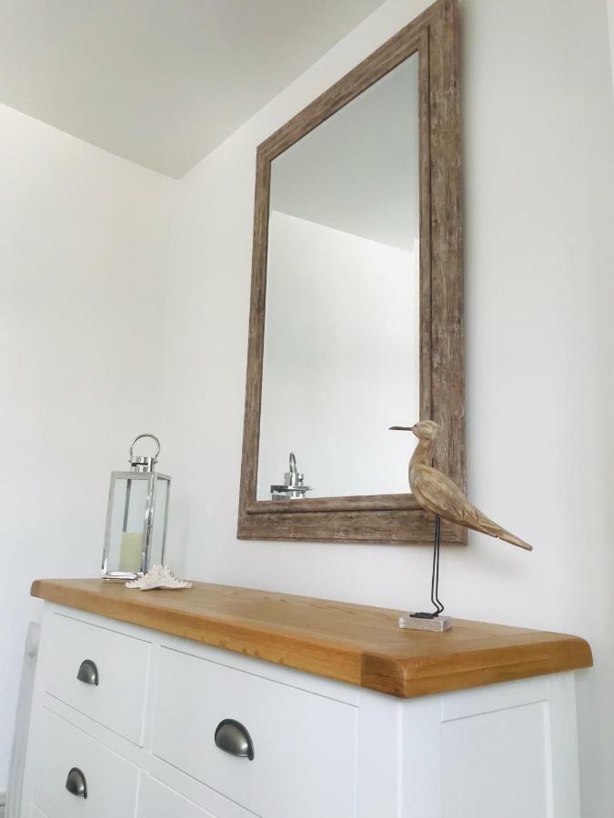 Nancie'S Place - Dartmouth Town Center With Private Parking - A Traditional Georgian Private Duplex Apartment - Beautifully Refurbished - Two Bedrooms, Bathroom, Kitchen And Lounge Diner 外观 照片